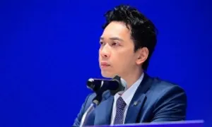 Ông Trần Hùng Huy: 'Chưa bán vốn ACBS vì cần cải thiện năng lực tài chính' Ông Trần Hùng Huy: 'Chưa bán vốn ACBS vì cần cải thiện năng lực tài chính'