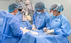 Có con sau cuộc phẫu thuật '4 trong 1' chữa vô sinh