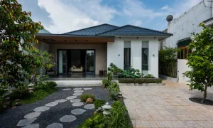 Nhà nghỉ dưỡng 500 m2 đưa mảng xanh vào từng không gian nhỏ
