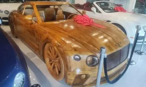 Xe siêu sang Bentley bằng gỗ giá 100.000 USD