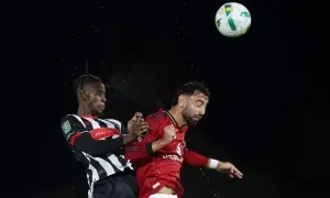 CLB hạng Tư dùng cầu thủ không hợp lệ trong trận thắng Man Utd