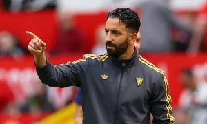 Carragher: 'Amorim chưa bị sa thải vì đẹp trai'